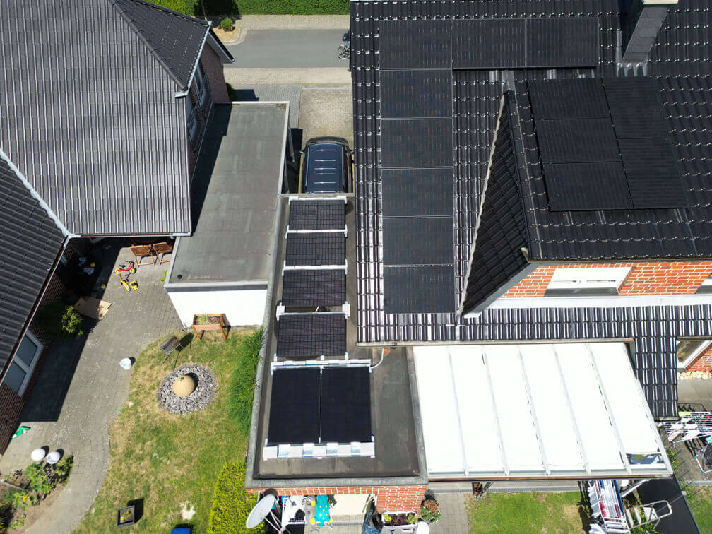 Doppelhaush&auml;lfte mit Photovoltaikanlage